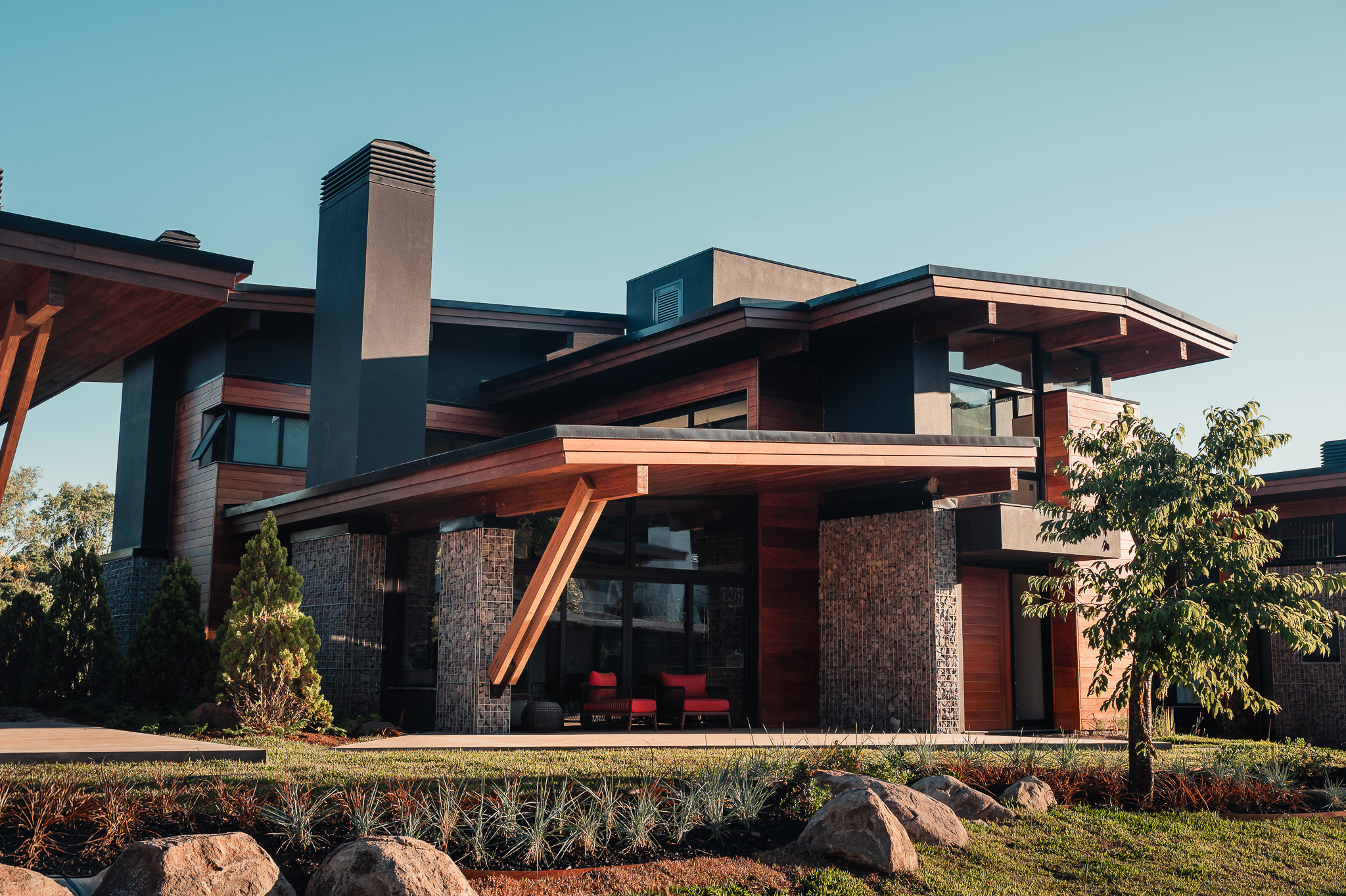 O mercado imobiliário de luxo no Brasil vive um dos momentos mais fortes da sua história recente, com crescimento em lançamentos, vendas e valor geral de vendas em 2024 e 2025.