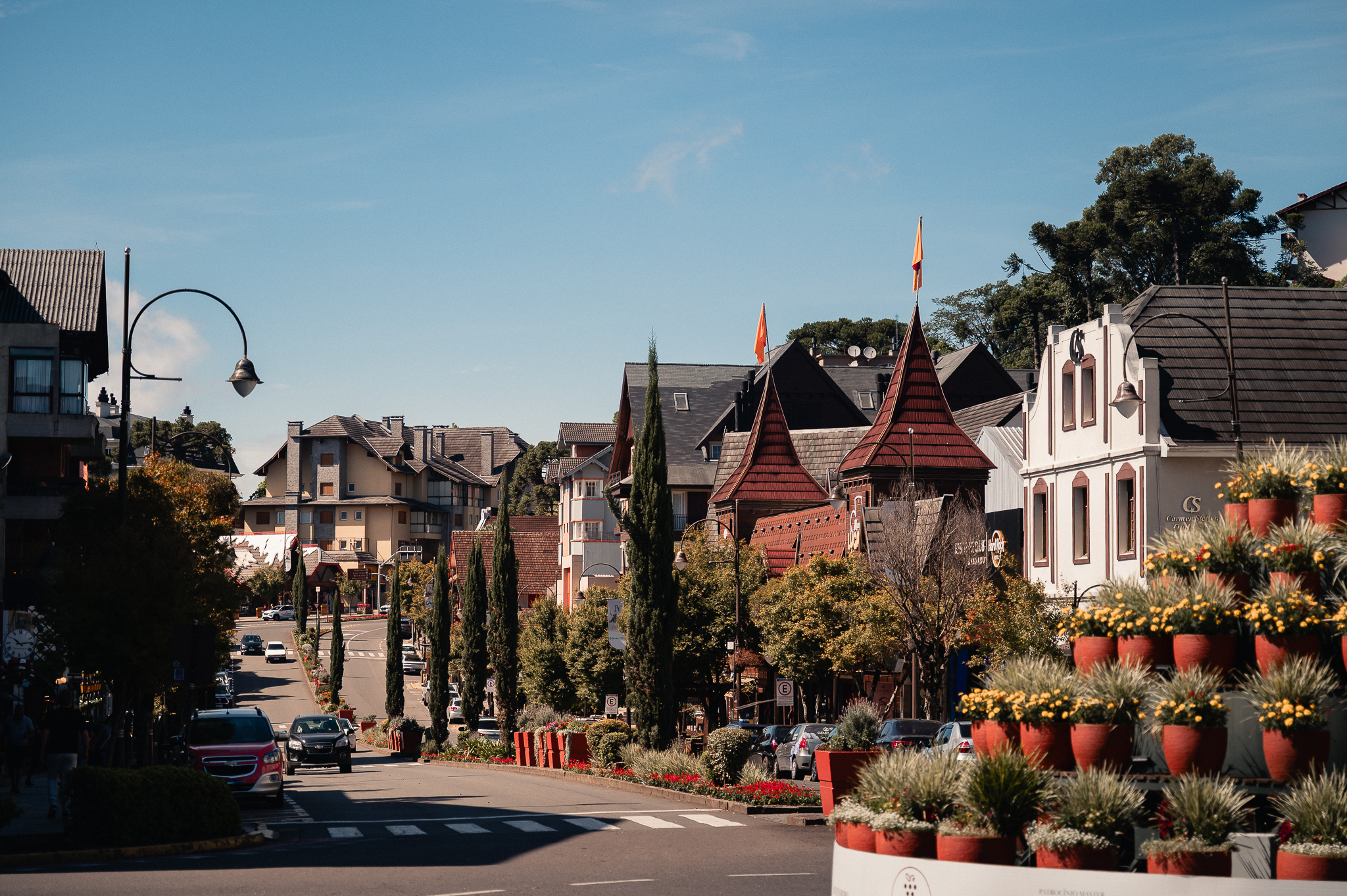 Vista da Serra Gaúcha em Gramado, destaque para o mercado imobiliário de alto padrão